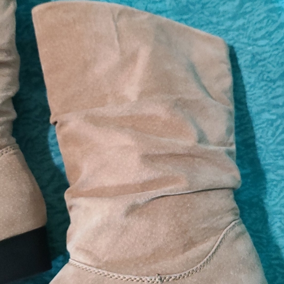 VTG Suede Khaki Boots - Picture 6 of 16